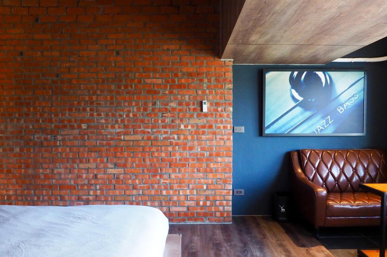 PInHOuse Bed and Breakfast Kaohsiung Buitenkant foto