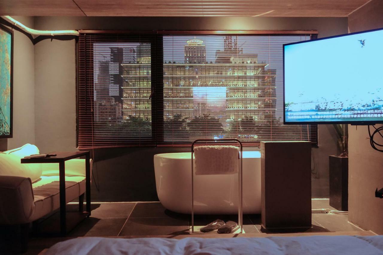 PInHOuse Bed and Breakfast Kaohsiung Buitenkant foto