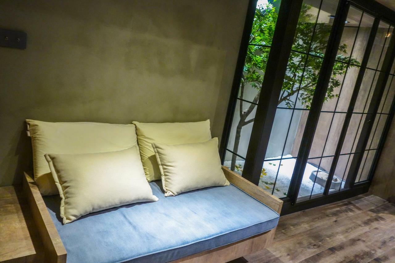 PInHOuse Bed and Breakfast Kaohsiung Buitenkant foto