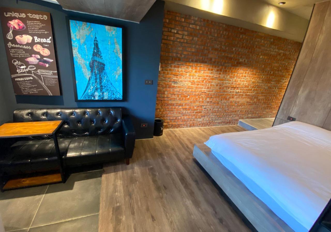 PInHOuse Bed and Breakfast Kaohsiung Buitenkant foto